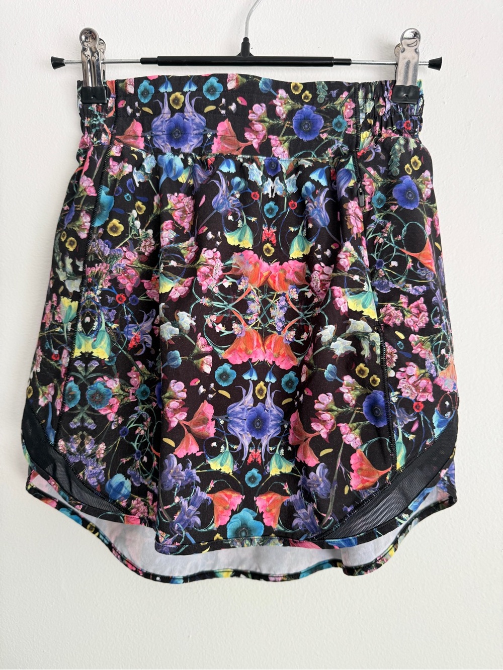 Lululemon Hotty Hot High Rise Skirt Skort Black Flowerscope Floral Size 2 W8AFWT